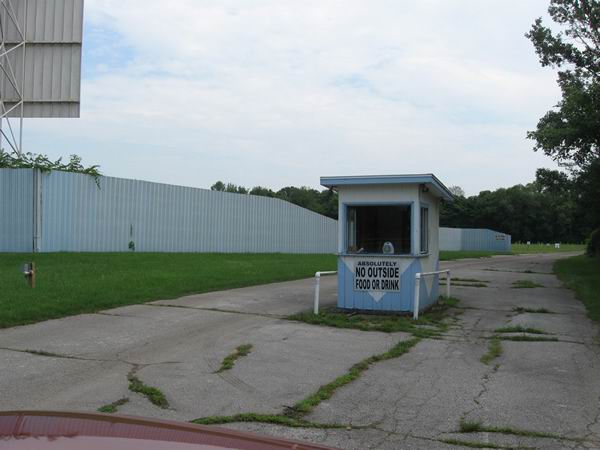 5 Mile Drive-In Theatre - Summer 2013 (newer photo)